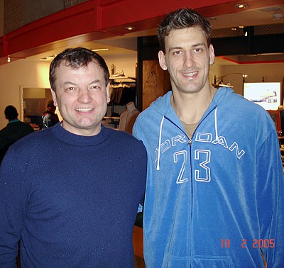 Sergey Kushchenko and Gordan Giricek (phoho cskabasket.com)