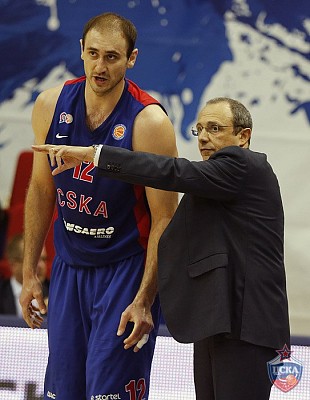 Nenad Krstic and Ettore Messina (photo: T. Makeeva, cskabasket.com)