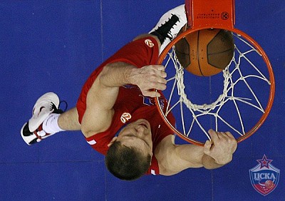 Viktor Khryapa recorded a double-double (photo cskabasket.com)