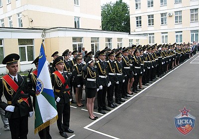 На торжественном построении в Московском дипломатическом кадетском корпусе (фото cskabasket.com)