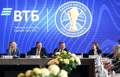 Илона Корстин, Сергей Иванов и Сергей Кущенко (фото: Т. Макеева, cskabasket.com)