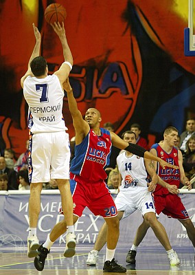 Lavrinovic vs Alexander (photo G.Philippov)