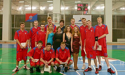 After the friendly game (photo cskabasket.com)