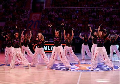 Группа поддержки ЦСКА (фото: М. Сербин, cskabasket.com)