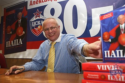 Владимир Гомельский (фото Ю. Кузьмин, cskabasket.com)