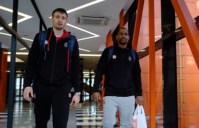 Алекса Аврамович и Каспер Уэйр (фото: М. Сербин, cskabasket.com)