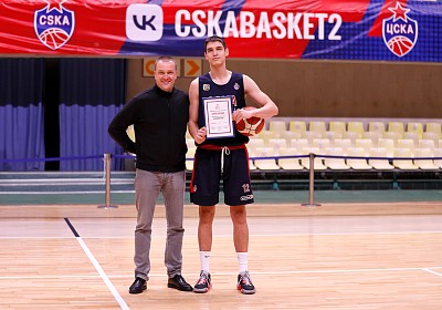 Олег Акрамов и Андрей Ватутин (фото: М. Сербин, cskabasket.com)