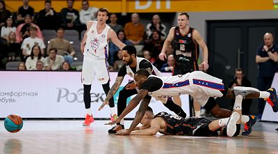 Антониус Кливленд и Мело Тримбл (фото: М. Сербин, cskabasket.com)