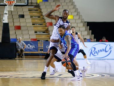 Оливье Хэнлан и Амат М'Бай (фото: Н. Цынкевич, cskabasket.com)