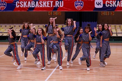 Группа поддержки ЦСКА (фото: М. Сербин, cskabasket.com)