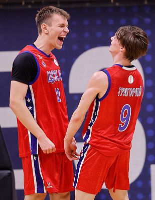 Иван Бондаренко и Кирилл Григорий (фото: Т. Макеева, cskabasket.com)