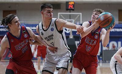 Ростислав Гусев и Глеб Бухалов (фото: Т. Макеева, cskabasket.com)