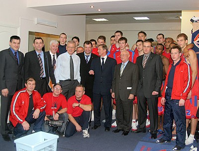 The photo with the Minister of Defence (photo M.Serbin)