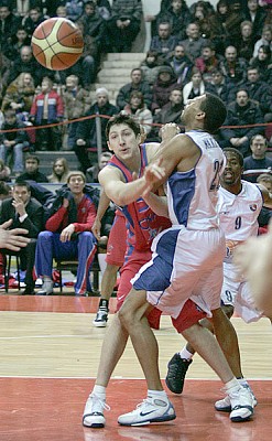 Никита Курбанов  против Келли Маккарти (фото М. Сербин)