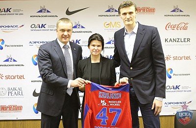 Андрей Ватутин, Елена Безденежных и Андрей Кириленко (фото: М. Сербин, cskabasket.com)