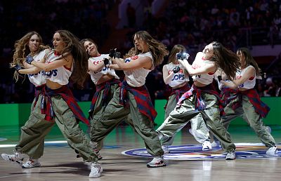 Группа поддержки ЦСКА (фото: М. Сербин, cskabasket.com)