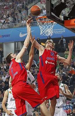 Darjus Lavrinovic and Andrey Kirilenko (photo T. Makeeva, cskabasket.com)