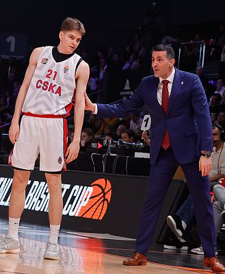  Иван Зайцев и Андреас Пистиолис (фото: Т. Макеева, cskabasket.com)