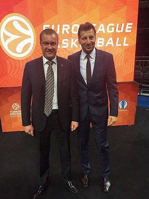 Андрей Ватутин и Теодорос Папалукас (фото: cskabasket.com)