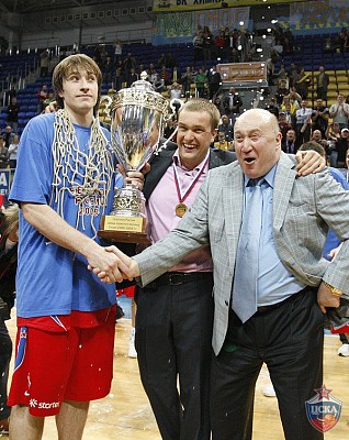 Matjaz Smodis, Andrey Vatutin and Sergey Chernov (photo T. Makeeva, cskabasket.com)
