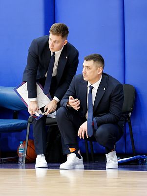 Дмитрий Мищук и  Евгений Горбунов (фото: М. Сербин, cskabasket.com)