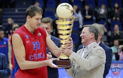 Victor Khryapa and Sergey Ivanov (photo: M. Serbin, cskabasket.com)