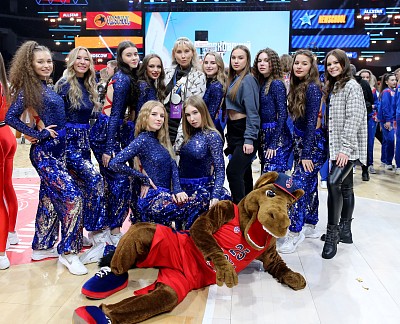 Группа поддержки ЦСКА (фото: М. Сербин, cskabasket.com)