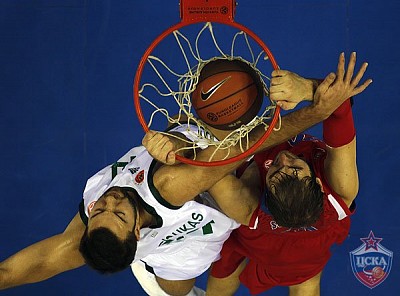 Dmitry Sokolov dunks the ball (photo M. Serbin, cskabasket.com)