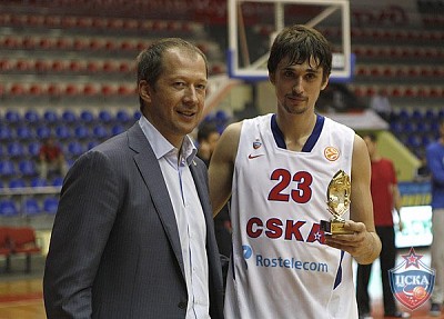 Алексей Швед признан лучшим защитником турнира (фото М. Сербин, cskabasket.com)