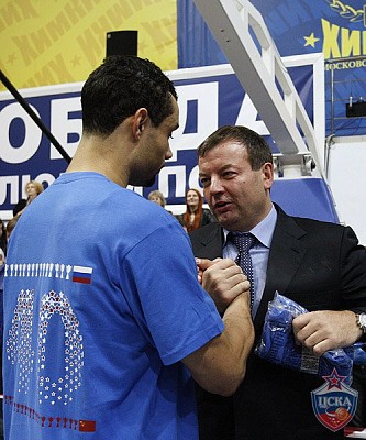 Trajan Langdon and Sergey Kushchenko (photo M. Serbin, cskabasket.com)