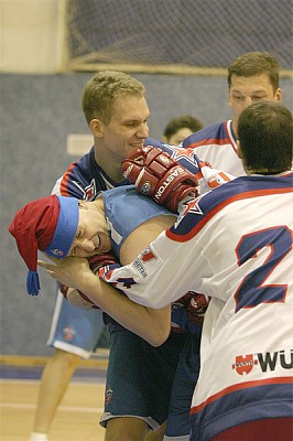 В хоккейной ворме баскетбол стал жесче  (фото cskabasket.com)