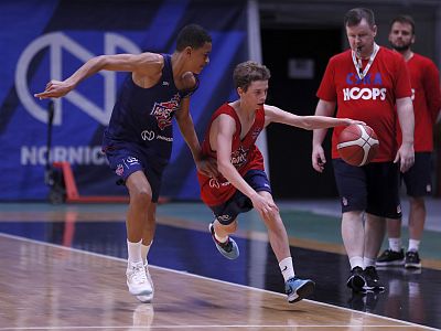 (фото: М. Сербин, cskabasket.com)