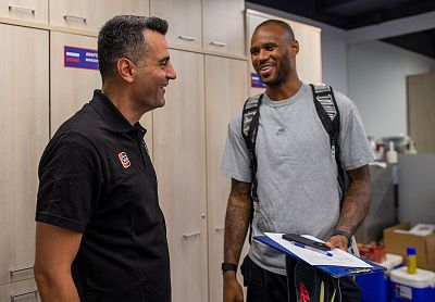 Андреас Пистиолис и Амат М'Бай (фото: М. Сербин, cskabasket.com)
