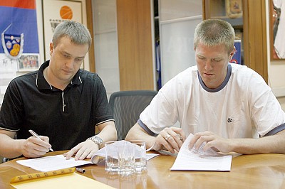 Andrey Vatutin and Alexey Savrasenko (photo cskabasket.com)