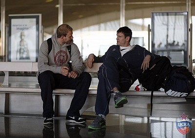 Anton Ponkrashov and Darjus Lavrinovic (photo M. Serbin, cskabasket.com)