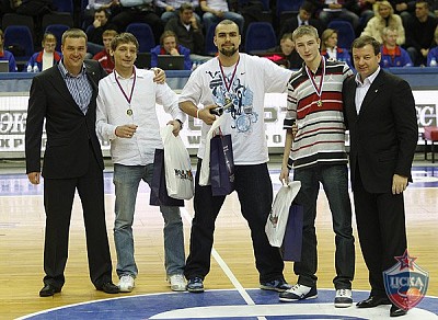 Andrey Vatutin and Sergey Kushenko (photo M. Serbin, cskabasket.com)