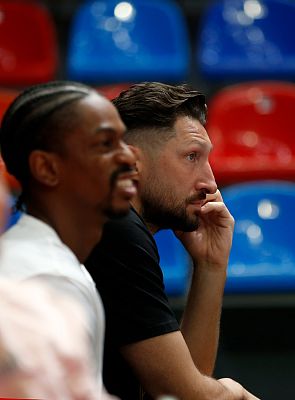 Каспер Уэйр и Никита Курбанов	(фото: М. Сербин, cskabasket.com)