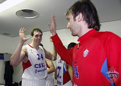 Александр Каун и Зоран Планинич (фото М. Сербин, cskabasket.com)