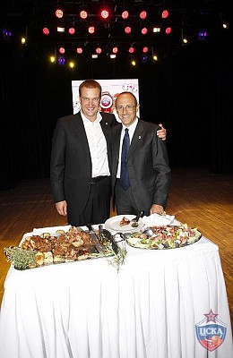 Andrey Vatutin and Ettore Messina (photo M. Serbin, cskabasket.com)