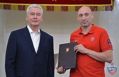 Сергей Собянин и Андрей Орос  (фото В. Астапкович/Россия Сегодня)