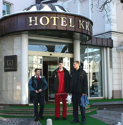 Около отеля (фото cskabasket.com)