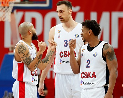 Даллас Мур, Никола Милутинов и Каспер Уэйр (фото: М. Сербин, cskabasket.com)