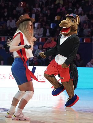 Группа поддержки ЦСКА (фото: М. Сербин, cskabasket.com)