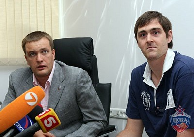 Andrey Vatoutin and Erazem Lorbek (photo Y. Kuzmin, cskabasket.com)