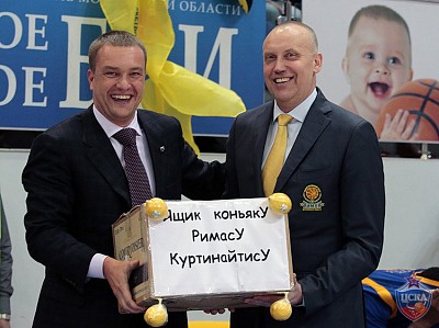 Андрей Ватутин и Римас Куртинайтис (фото Т. Макеева, cskabasket.com)