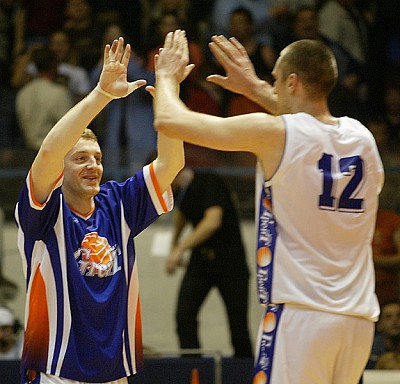Игроки «Урал-Грейта» празднуют победу (фото Г.Филиппов, СЭ)