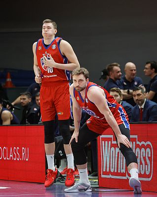 Александр Чадов и Александр Ганькевич (фото: М. Сербин, cskabasket.com)