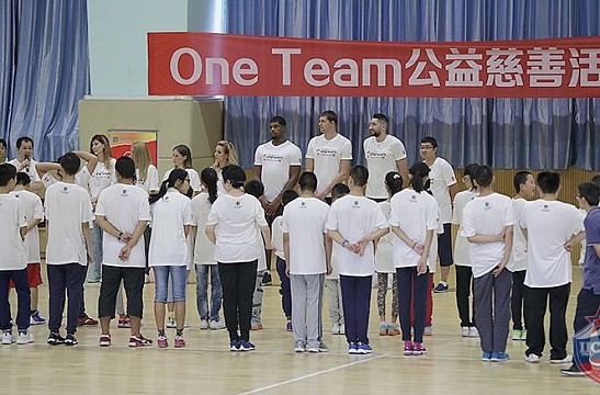 Шестеро из One Team