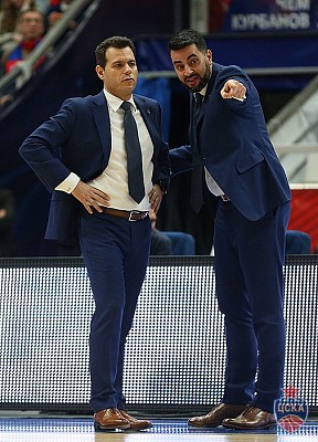 Димитрис Итудис и Андреас Пистиолис (фото: М. Сербин, cskabasket.com)