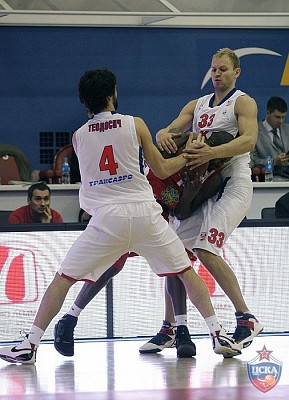 Милош Теодосич и Антон Понкрашов (фото М. Сербин, cskabasket.com)
